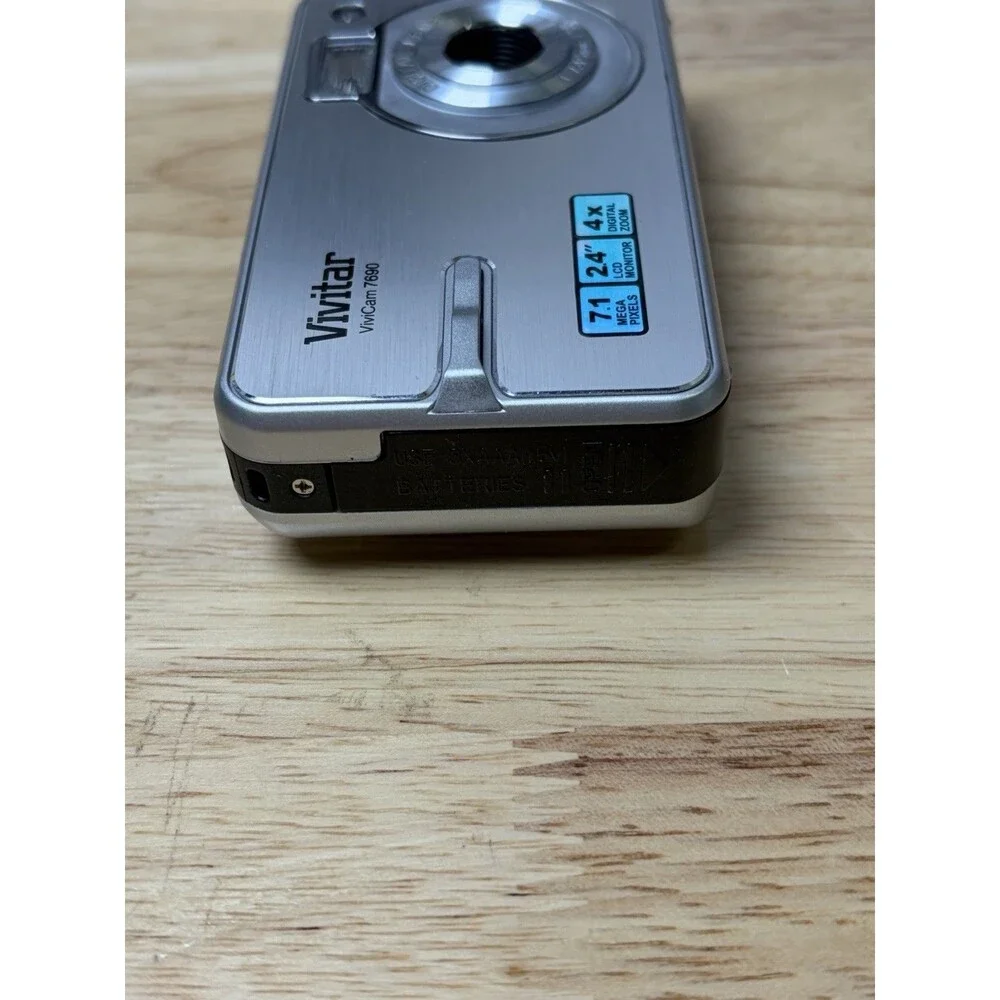 Nikon Coolpix 4600 Digital Camera Silver Tested Works w Box Charger Case SD Card